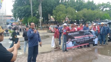 Marwah Pers Diuji Di Kampus Negeri “Rektor Singaperbangsa Diminta Tegas atau Mundur